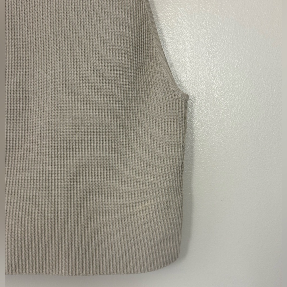 Aritzia Ribbed Top - Picture 4 of 5